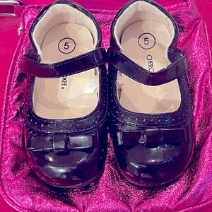 Toddler Patent leather bowed dress shoes size 5